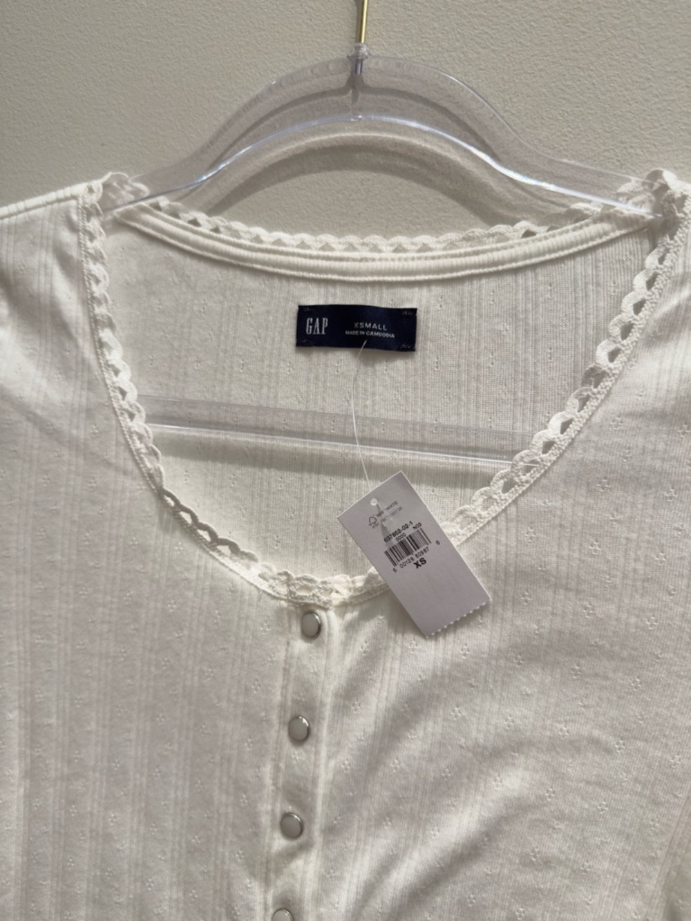 NWT- GAP Long Sleeve Pointelle Crop White  Snap Button Cardigan Size XS Women’s - Picture 4 of 9